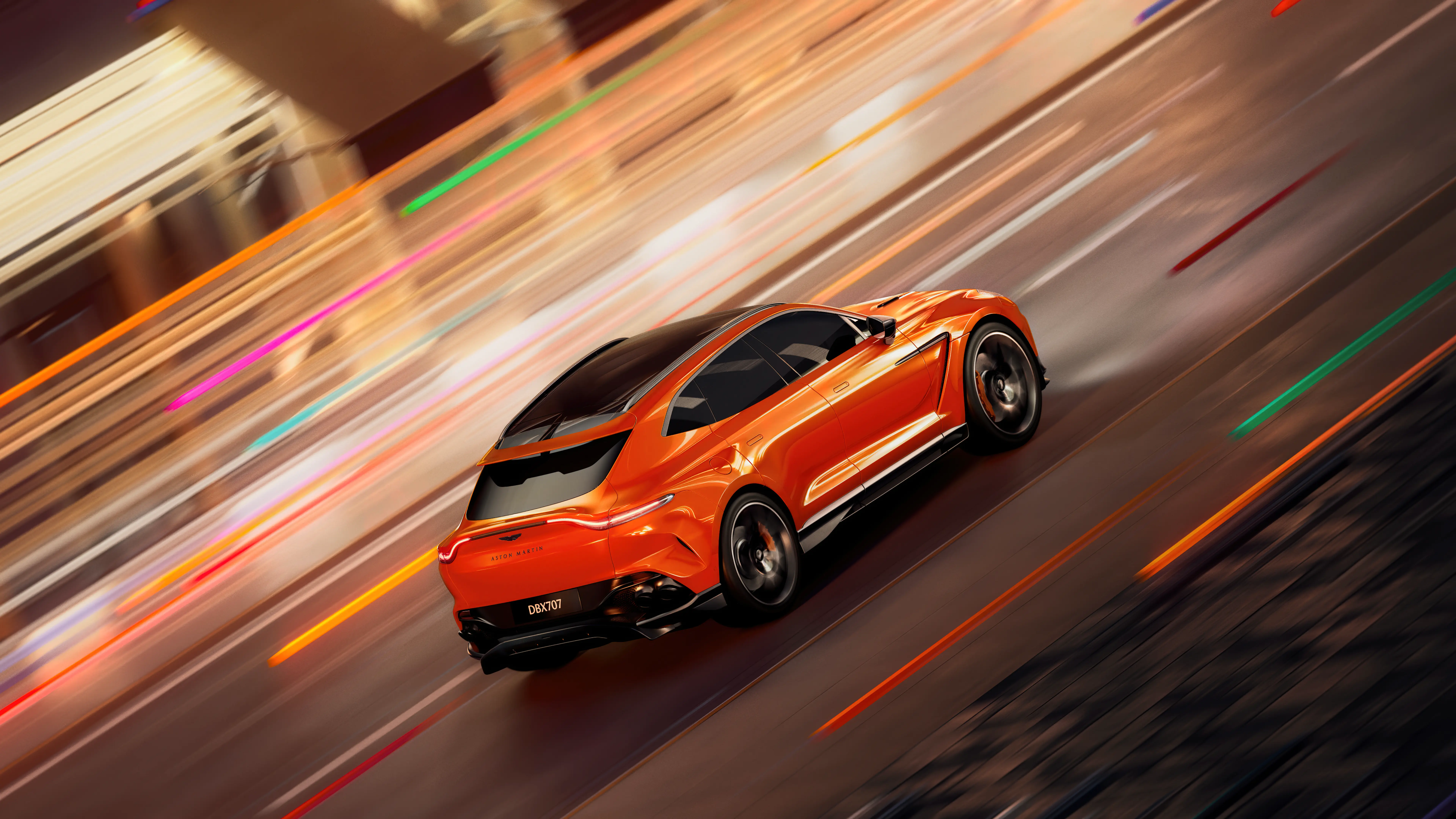 Aston Martin DBX707 vista laterale dall'alto