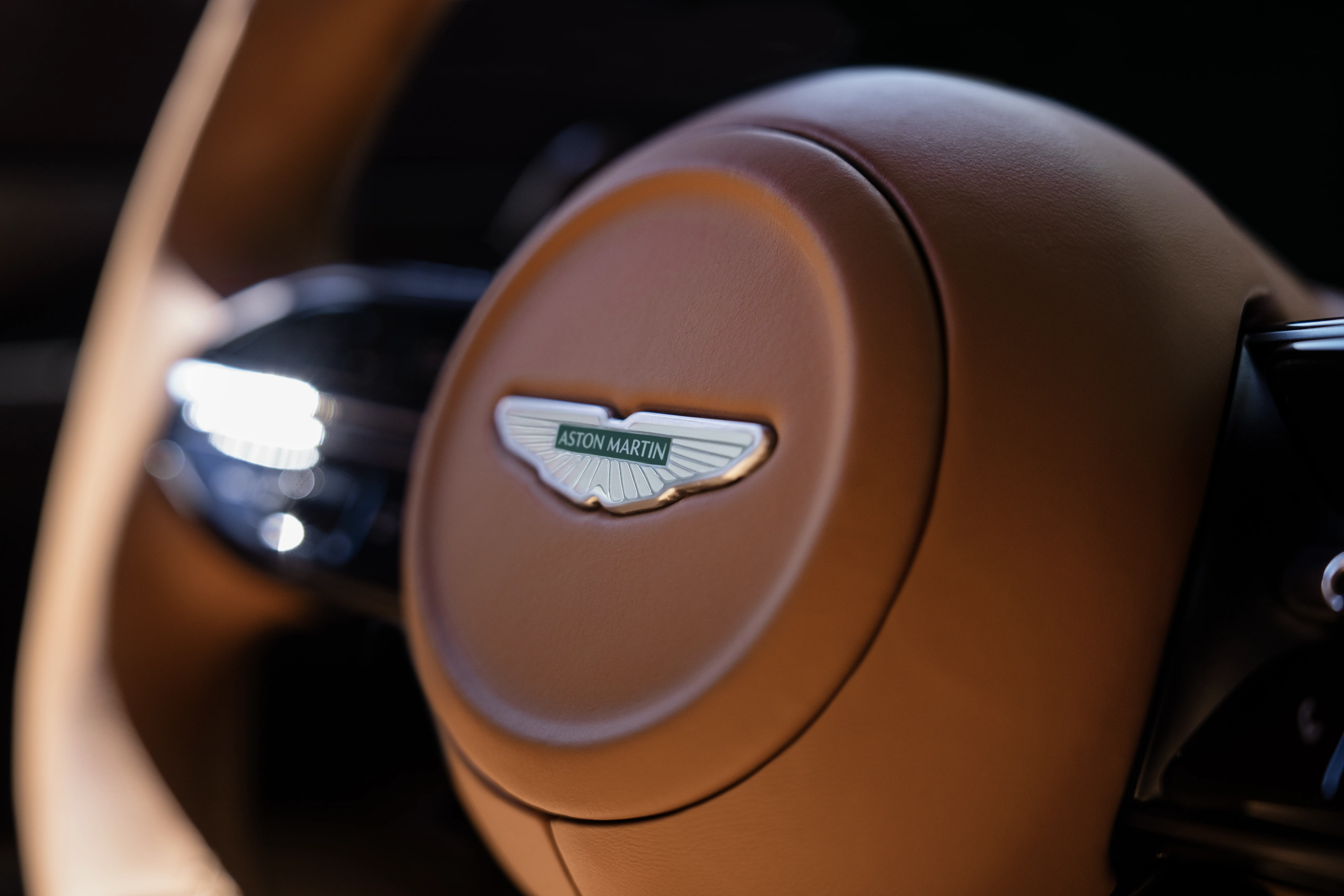 volante in pelle Aston Martin DB12