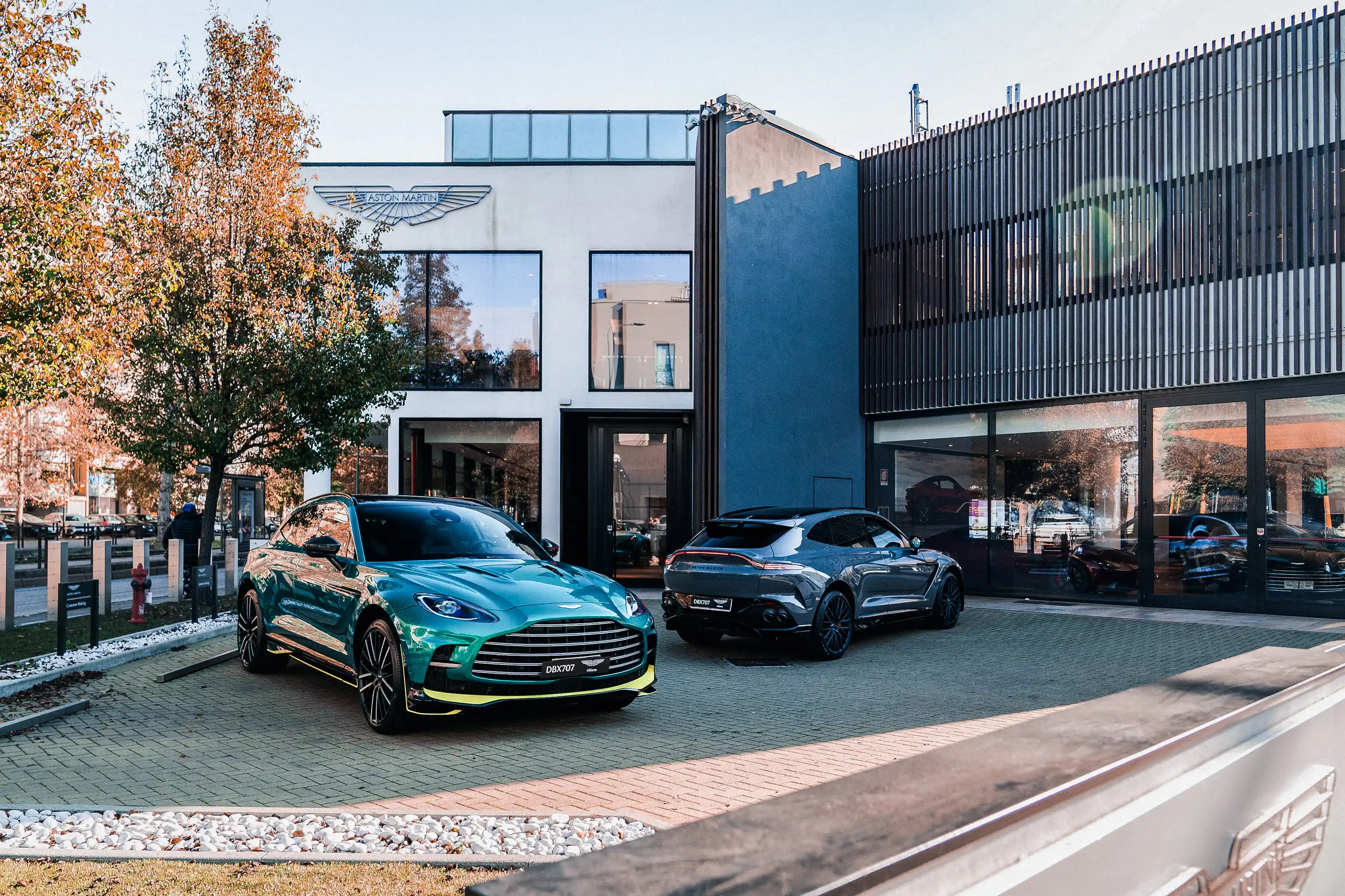 esterni concessionaria Aston Martin Milano