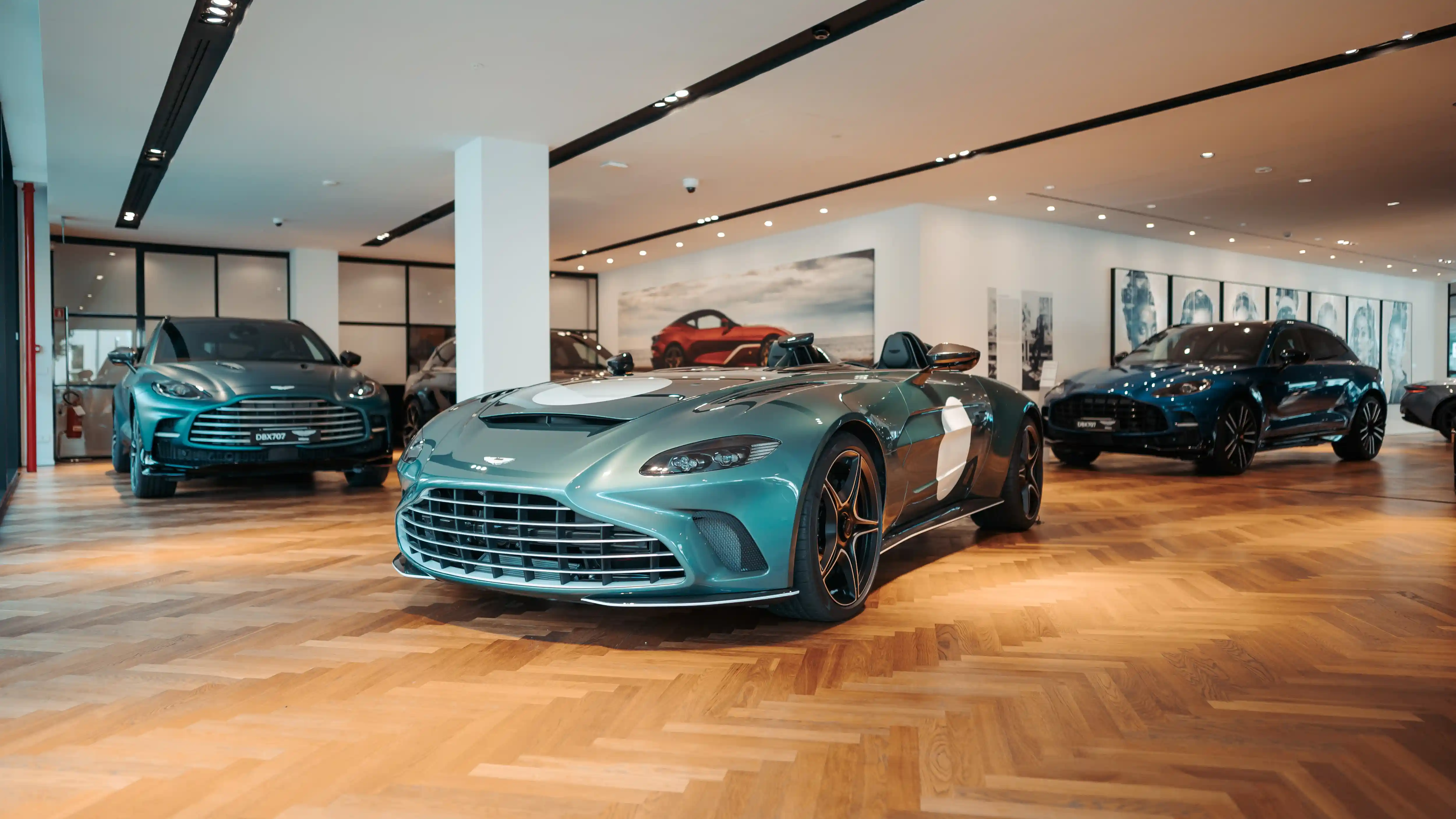 modelli di auto Aston Martin in concessionaria Aston Martin Milano